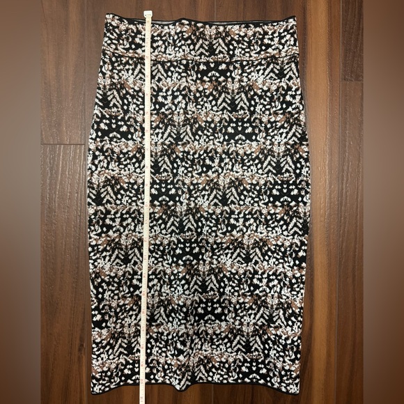 BCBG Alexa Bandage Skirt Sz XS - Picture 3 of 7